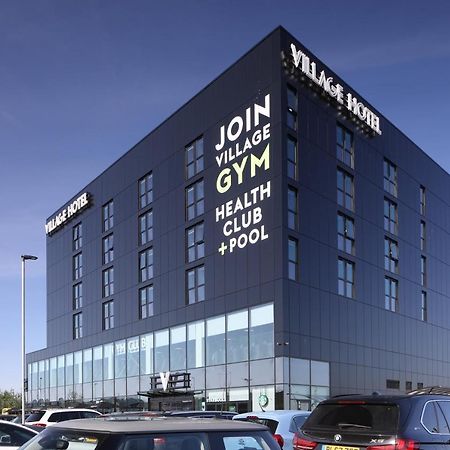 Village Hotel Бейсингсток Екстериор снимка