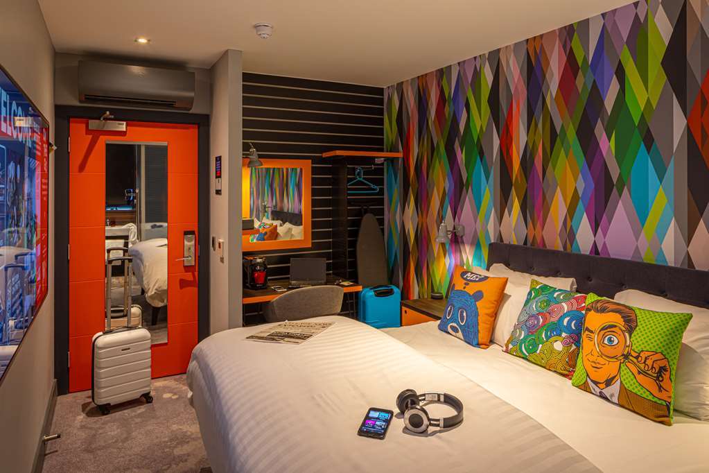 Village Hotel Бейсингсток Стая снимка
